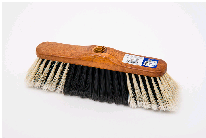 02.00331.0012.00.000 Handled Broom Salentina Painted